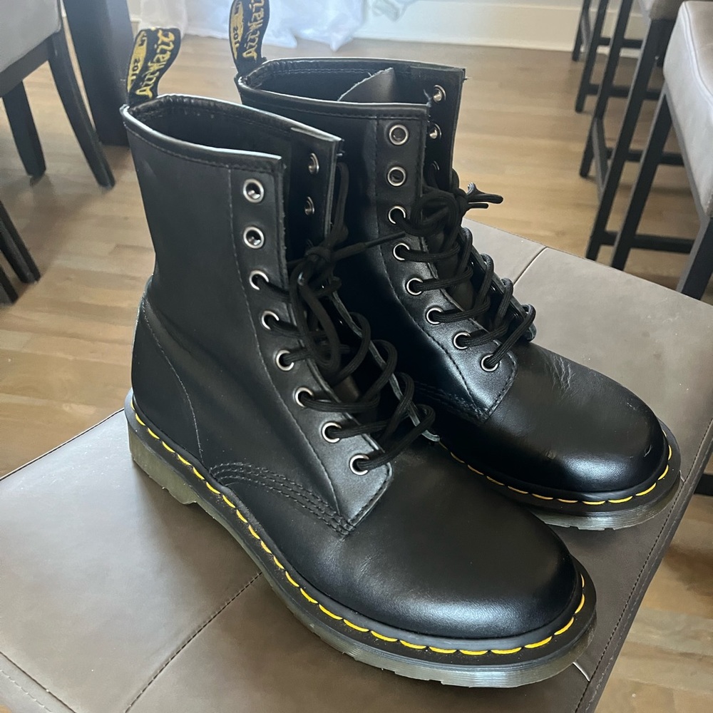 Women’s Dr. Martens boot size 9